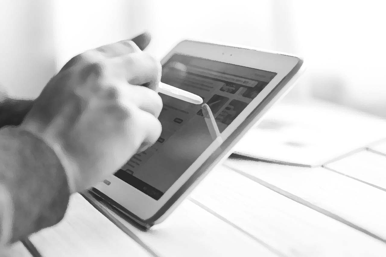Stylus pen touching tablet computer